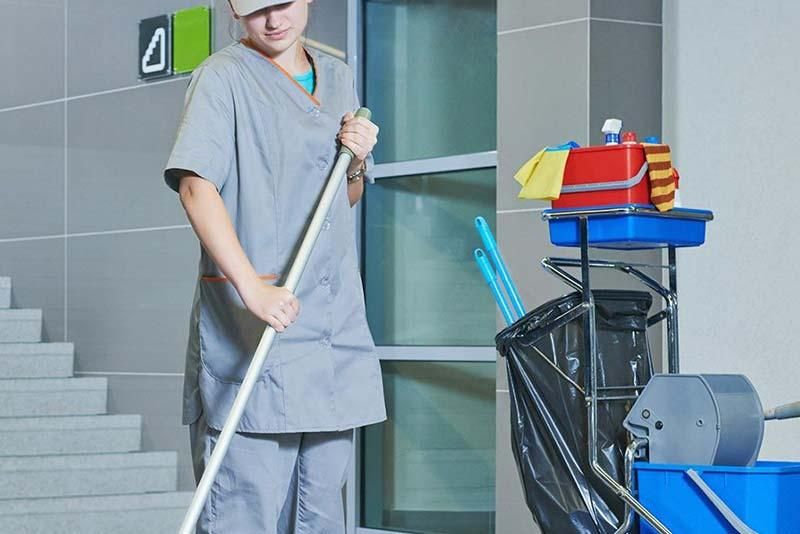 الامارات | «التوطين»: مكاتب الاستقدام المعتمدة تضمن استرداد الحقوق المالية عند انقطاع العمالة المساعدة عن العمل