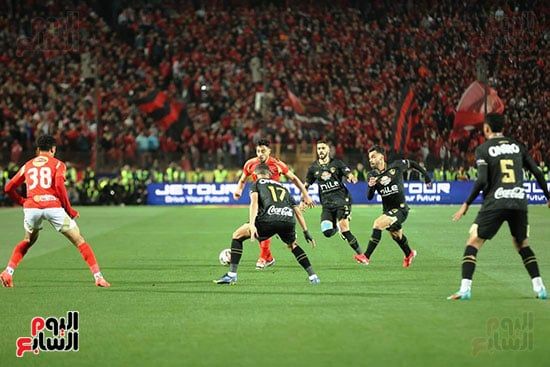 الأهلى والزمالك يتعادلان 1-1 فى قمة الكرة المصرية بتوقيع "المغاربة".. صور