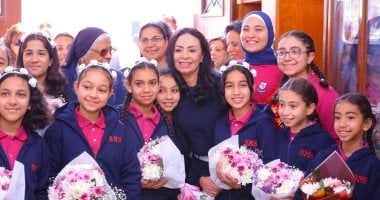 وزيرة التضامن تزور مدرسة تخرجت منها قبل 35 عاماً