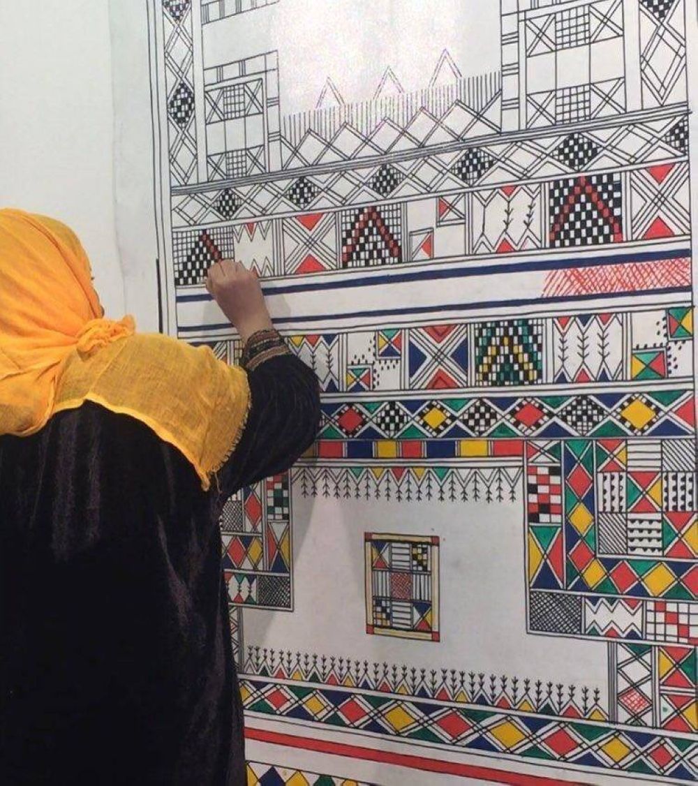 إبداعات نسائية ترسخ التاريخ في يوم التأسيس