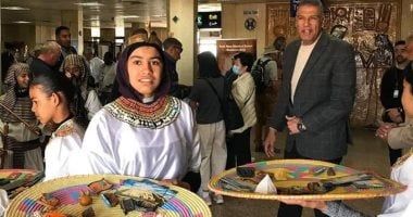 مطار أبو سمبل يحتفل مع السائحين بظاهرة تعامد الشمس على وجه الملك رمسيس الثاني