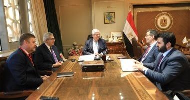 وزير التعليم العالي يبحث آليات تعزيز التعاون مع وفد جامعة إيست إنجليا البريطانية