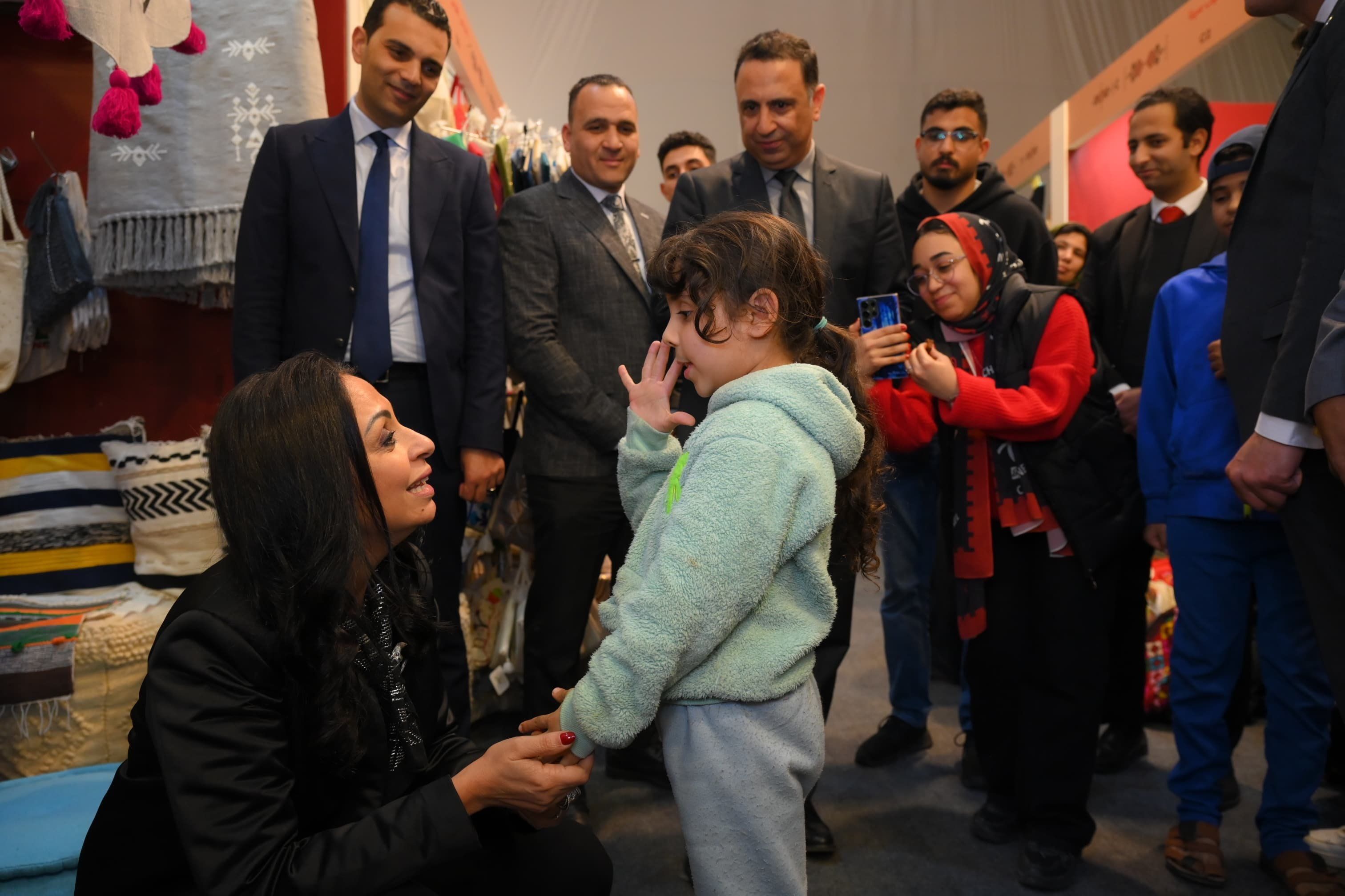 مايا مرسى لـطفلة: ممكن تبقى وزيرة شاطرة.. وفريدة: ازاى وزيرة هتكون سيدة.. فيديو