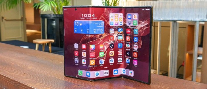 تكنولوجيا: سوق الهواتف القابلة للطي في الصين ينمو 27% في 2024.. و هواوي تتصدر