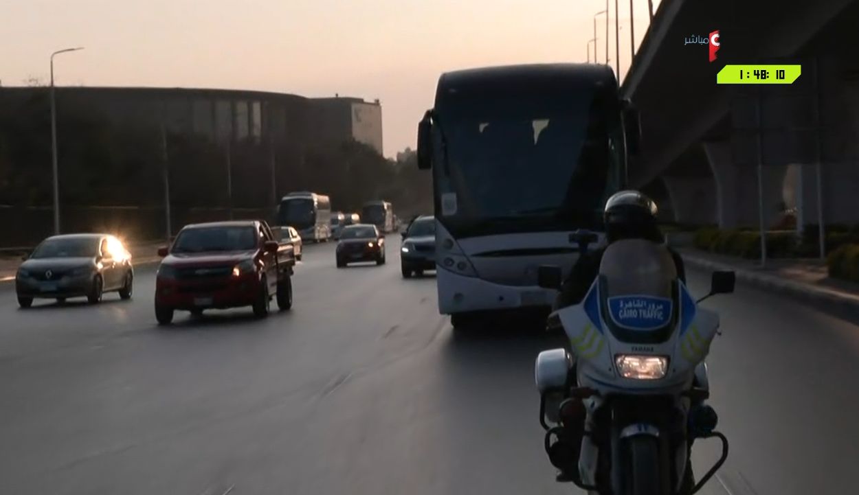 تحرك حافلتى الأهلى والزمالك إلى استاد القاهرة استعداداً لمباراة القمة