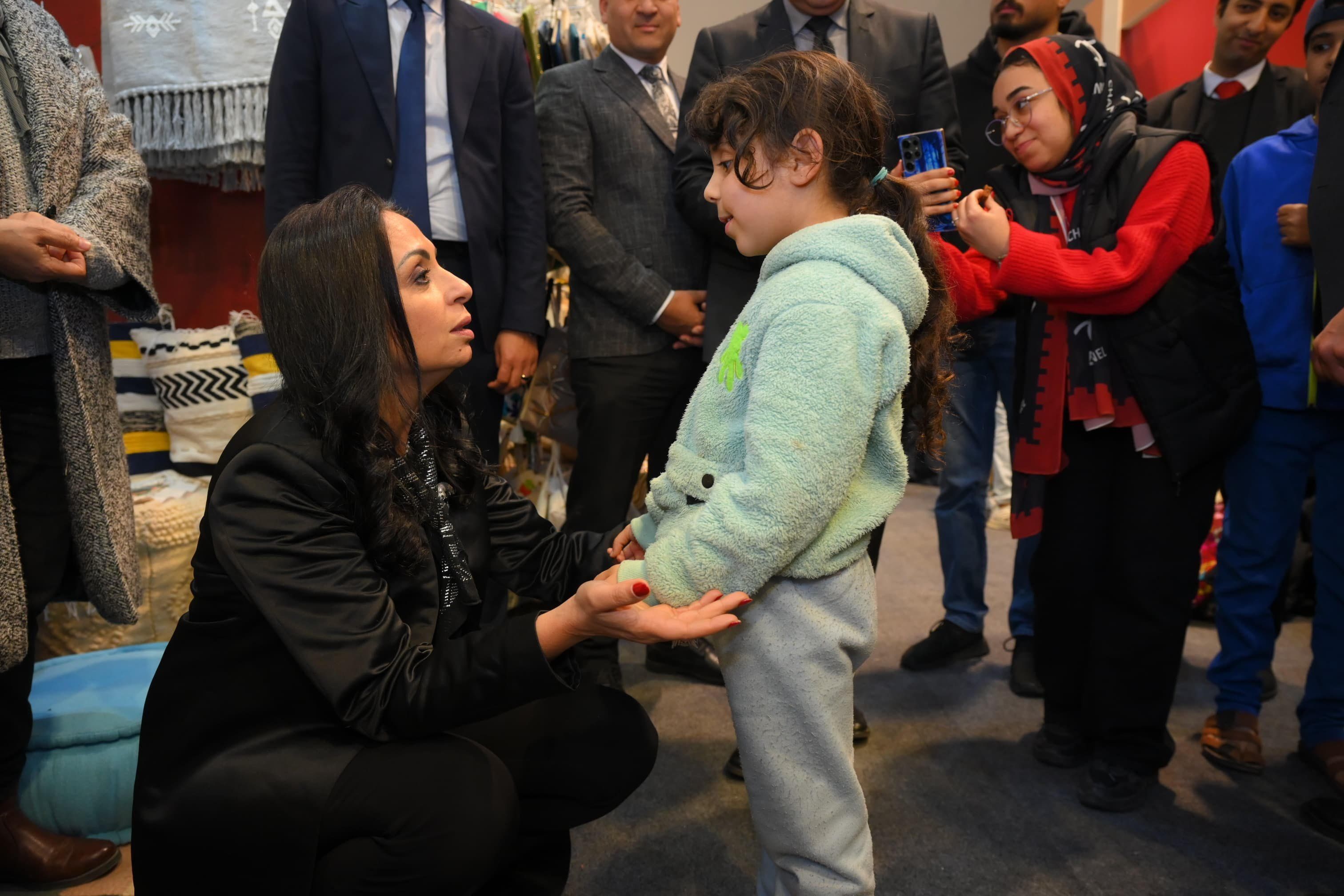 مايا مرسى لـطفلة: ممكن تبقى وزيرة شاطرة.. وفريدة: ازاى وزيرة هتكون سيدة.. فيديو