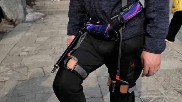 تكنولوجيا: شركة تبتكر هياكل خارجية لمساعدة السياح فى تسلق جبل "تاي" المقدس.. فيديو