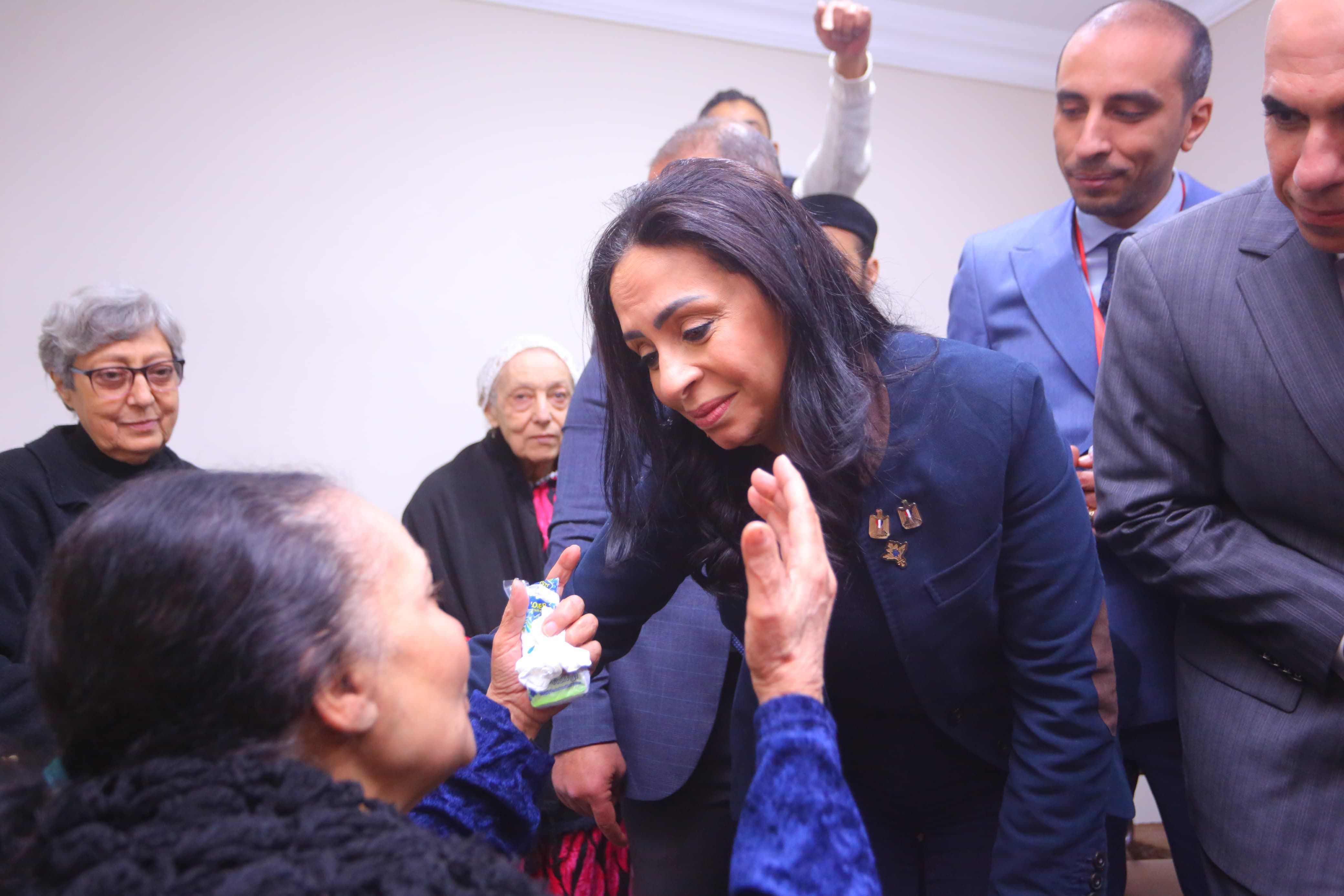 وزيرة التضامن ومحافظ القاهرة يفتتحان دارا للمغتربات بشبرا