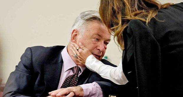 أليك بالدوين يكشف معاناته النفسية بعد قتله مصور فيلمه