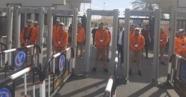 انتشار رجال الأمن باستاد القاهرة لتأمين مباراة الأهلي والزمالك الليلة.. صور