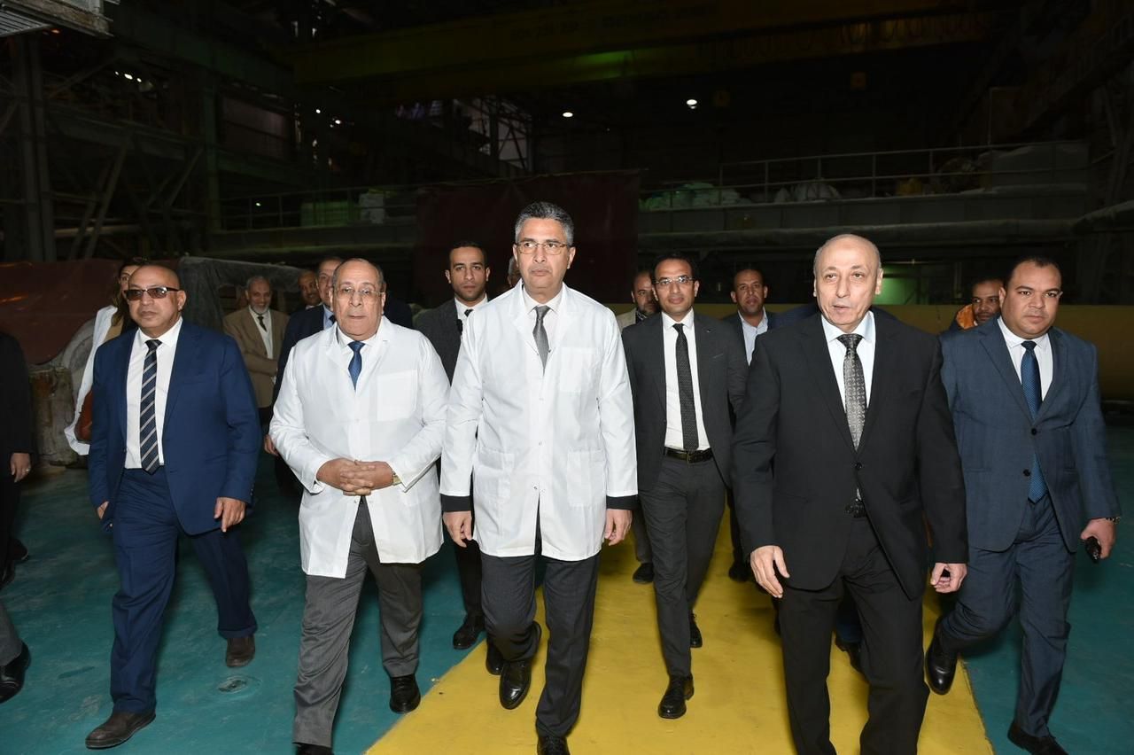 وزير التموين: استلام 2.6 مليون طن قصب وإنتاج 275 ألف طن سكر