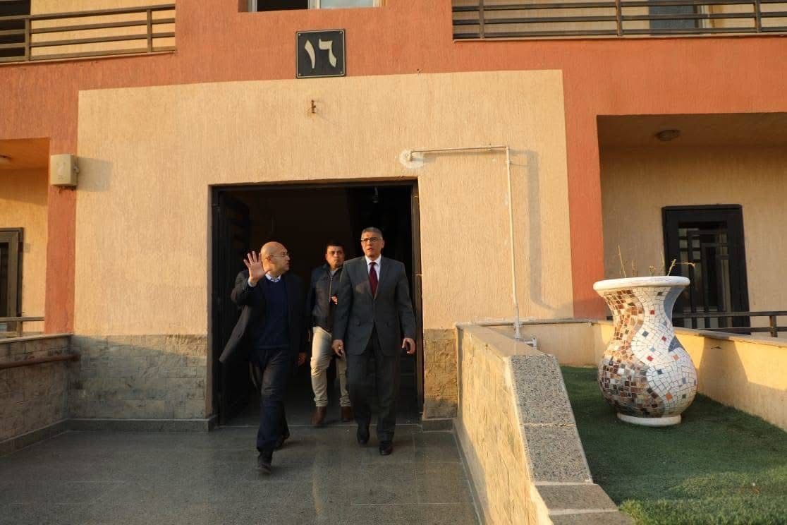 محافظ الجيزة: مشروع الديسمى يوفر 256 وحدة سكنية حضارية لمتضررى السيول بالصف
