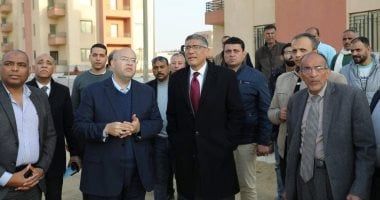 محافظ الجيزة: مشروع الديسمى يوفر 256 وحدة سكنية حضارية لمتضررى السيول بالصف