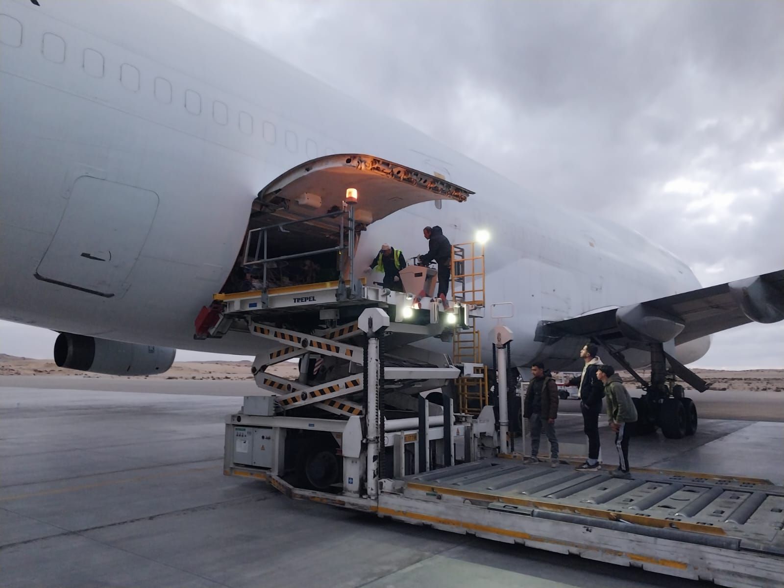 وصول الشحنة الإغاثية الـ25 من باكستان لغزة إلى مطار العريش الدولي.. صور