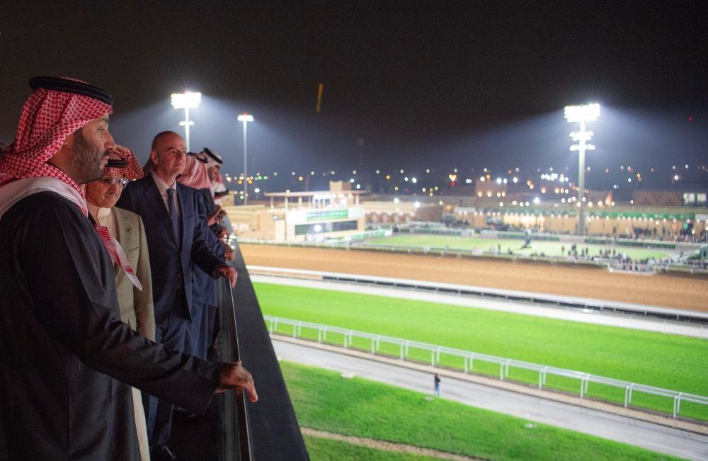 بالصور.. ولي العهد يشرّف حفل سباق الخيل على كأس السعودية