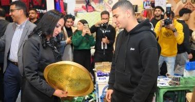 وزيرة التضامن تتفقد معرض ديارنا للحرف اليدوية والتراثية بالقاهرة الجديدة