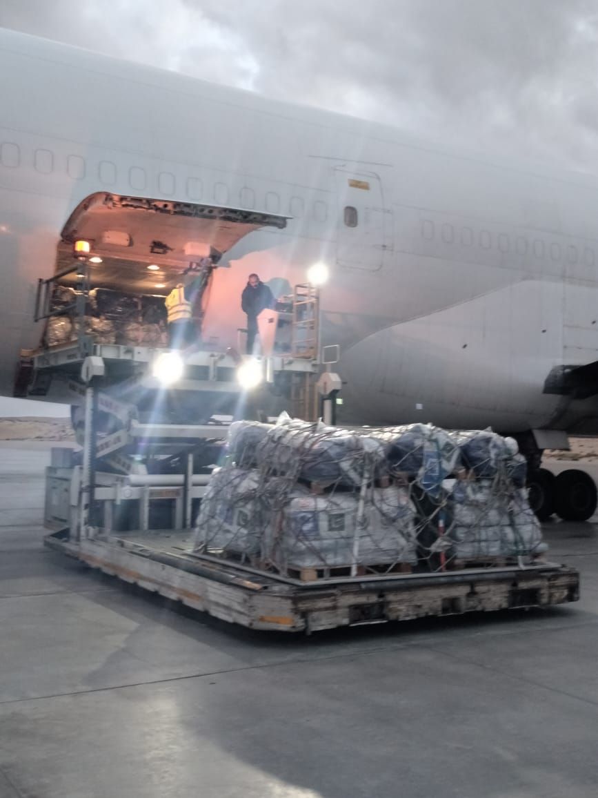 وصول الشحنة الإغاثية الـ25 من باكستان لغزة إلى مطار العريش الدولي.. صور