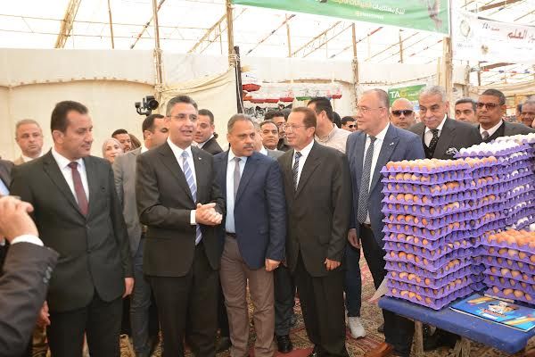 وزير التموين ومحافظ الشرقية يفتتحان معرض أهلا رمضان بمدينة العاشر من رمضان