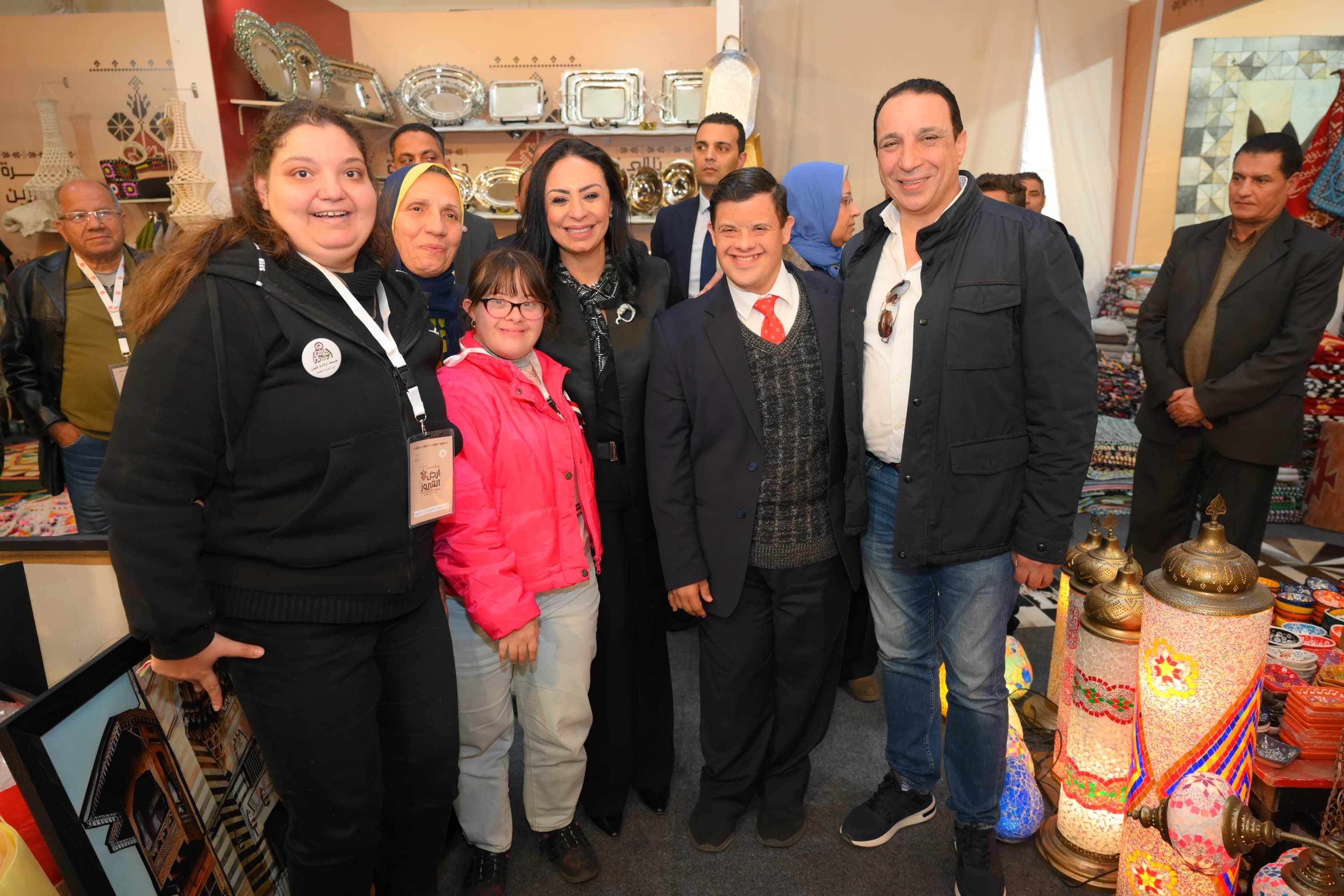 وزيرة التضامن تتفقد معرض ديارنا للحرف اليدوية والتراثية بالقاهرة الجديدة