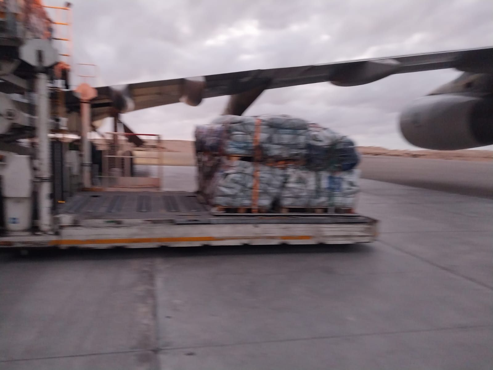 وصول الشحنة الإغاثية الـ25 من باكستان لغزة إلى مطار العريش الدولي.. صور