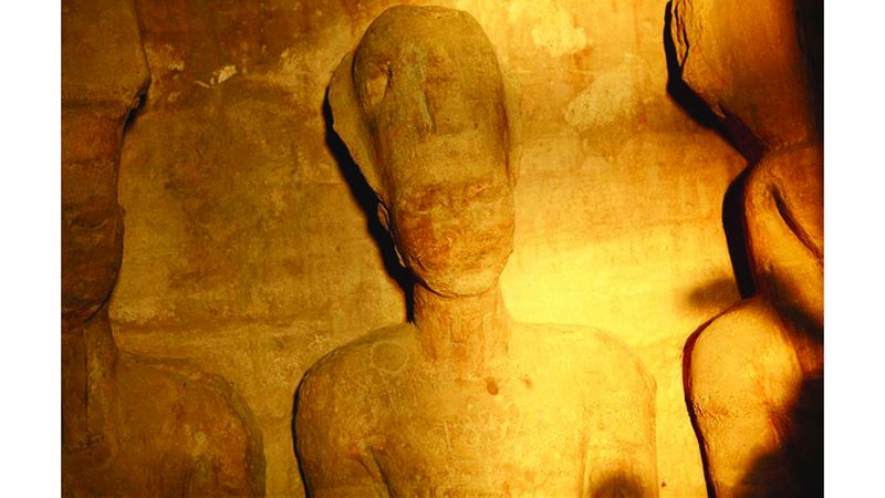 الامارات | السحب تحجب الشمس عن وجه رمسيس الثاني