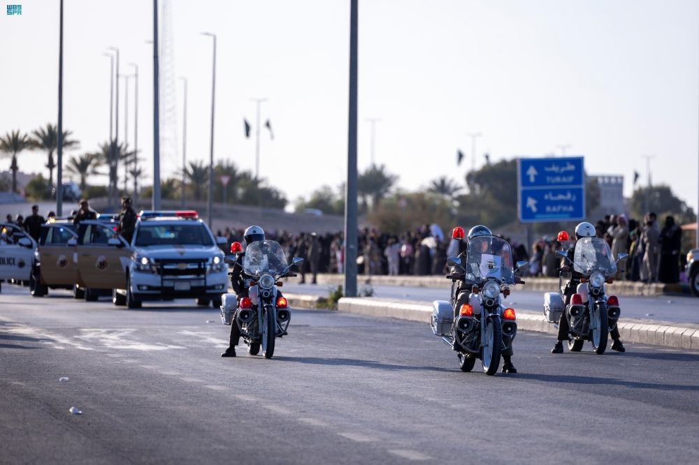 صور | احتفاءً بيوم التأسيس.. مسيرة أمنية وعسكرية تجوب شوارع عرعر