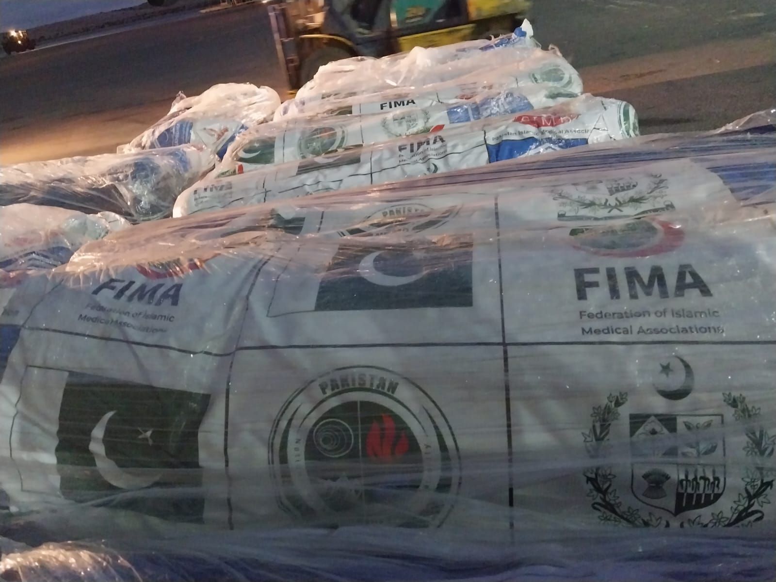 وصول الشحنة الإغاثية الـ25 من باكستان لغزة إلى مطار العريش الدولي.. صور