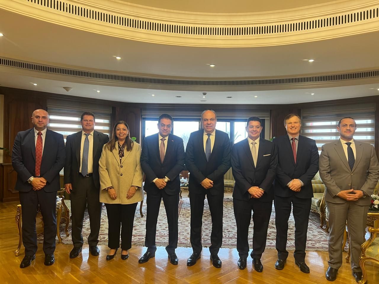 وزير الطيران يجتمع مع كبرى الشركات العالمية المتخصصة فى إدارة وتشغيل المطارات