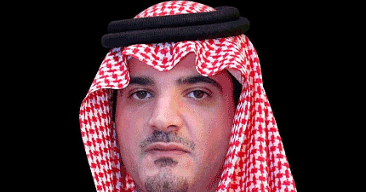 وزير الداخلية يعزي أبناء "الشيخ عبدالعزيز آل زنان" في وفاة والدهم