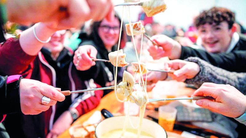 الامارات | فرنسا تدخل «غينيس» بطبق جبن يكفي 5000 شخص