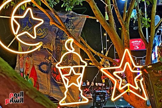 فوانيس وخيامية.. شوارع القاهرة والجيزة تتزين لاستقبال شهر رمضان.. صور
