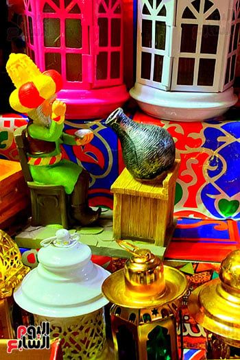 فوانيس وخيامية.. شوارع القاهرة والجيزة تتزين لاستقبال شهر رمضان.. صور