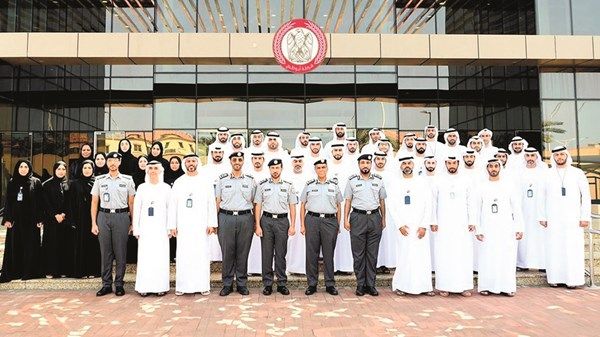 قائد شرطة أبوظبي يطلع على المبادرات التطويرية بمركز الإمارات للأدلة الإلكترونية