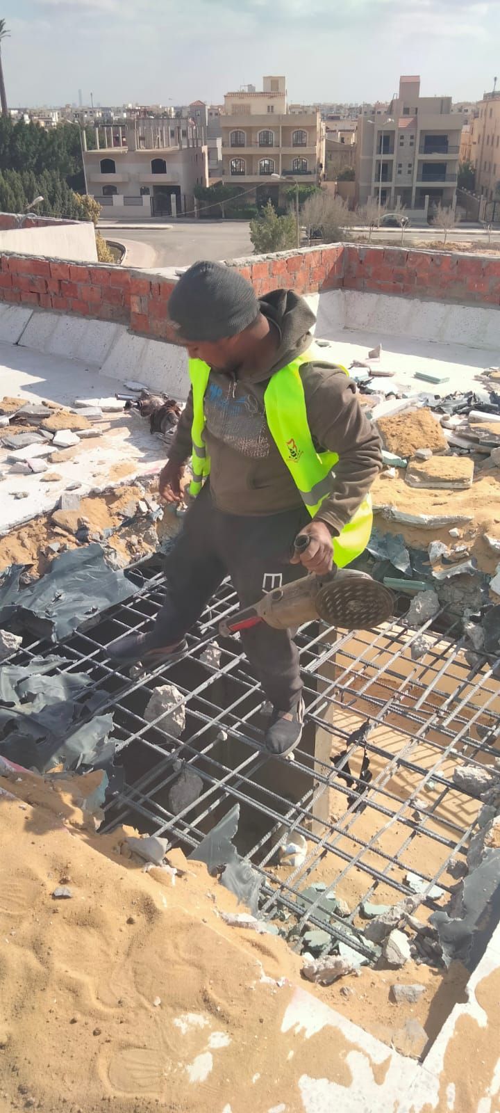 رئيس جهاز مدينة الشروق يقود أكبر حملة لإزالة التعديات.. صور