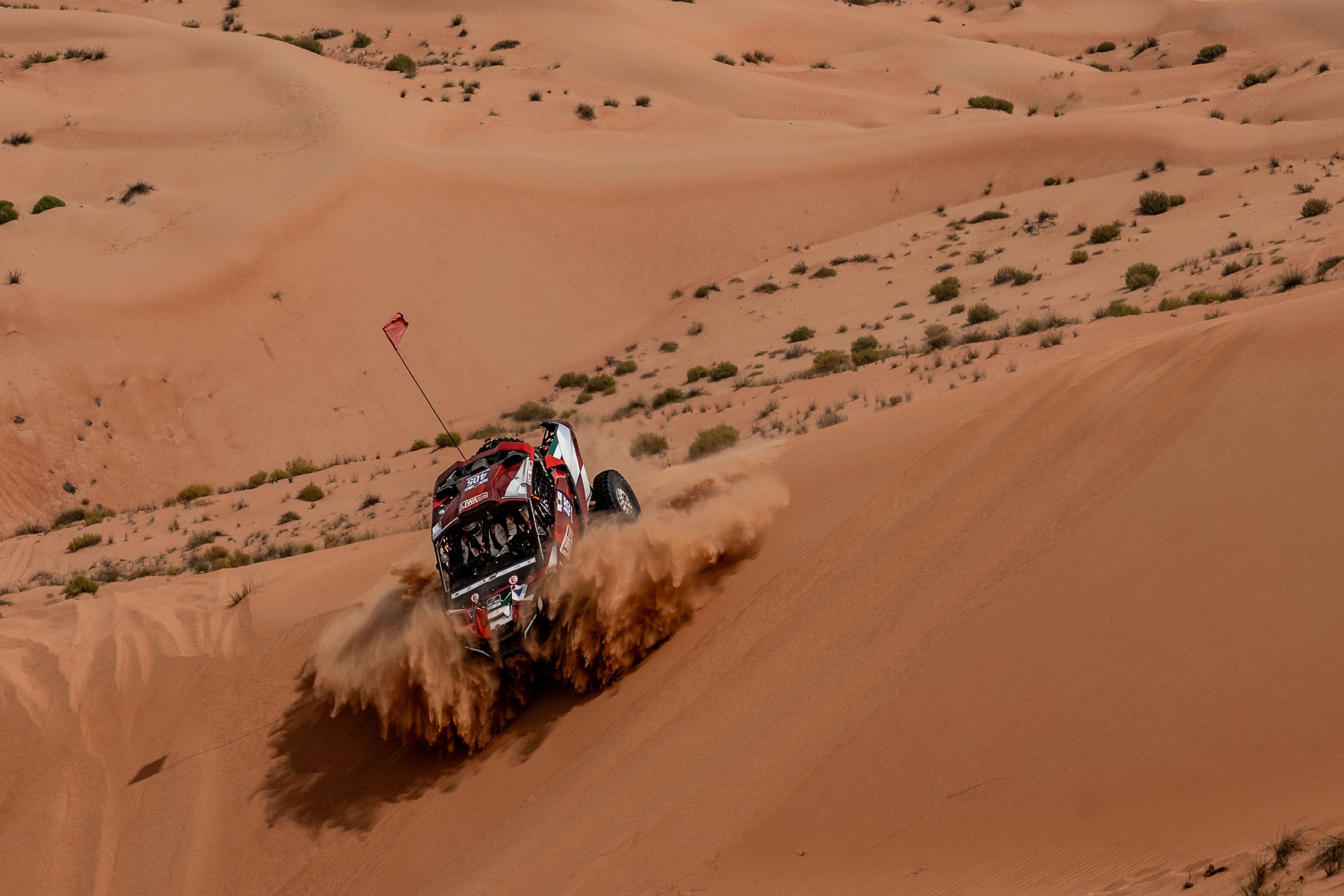 الامارات | فوز ساندرز ولوب بالمرحلة الثانية من رالي أبوظبي الصحراوي