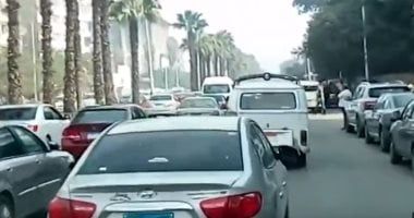 النشرة المرورية.. كثافات مرتفعة للسيارات بمحاور القاهرة والجيزة