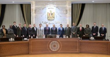 رئيس الوزراء يجتمع مع رئيس الاتحاد الدولى للرياضة الجامعية والوفد المرافق له