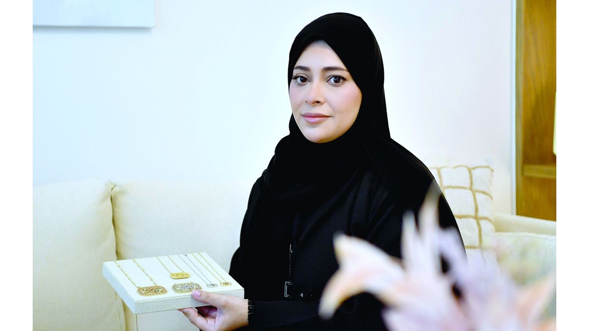 الامارات | فاطمة المهيري.. الوفاء لوالدتها ألهمها قصصاً من ذهب