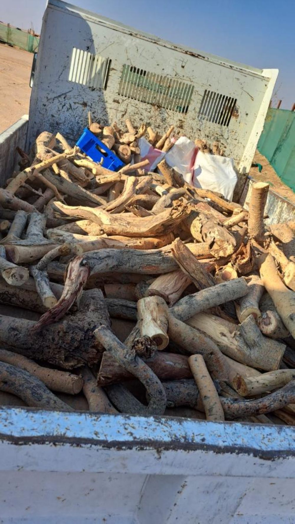 ضبط مواطنًا مخالفًا لنظام البيئة لنقله حطبًا محليًا في الرياض