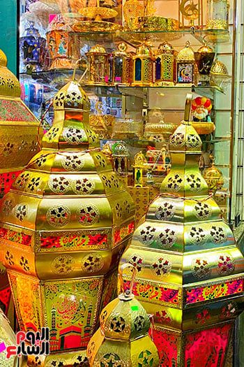 فوانيس وخيامية.. شوارع القاهرة والجيزة تتزين لاستقبال شهر رمضان.. صور