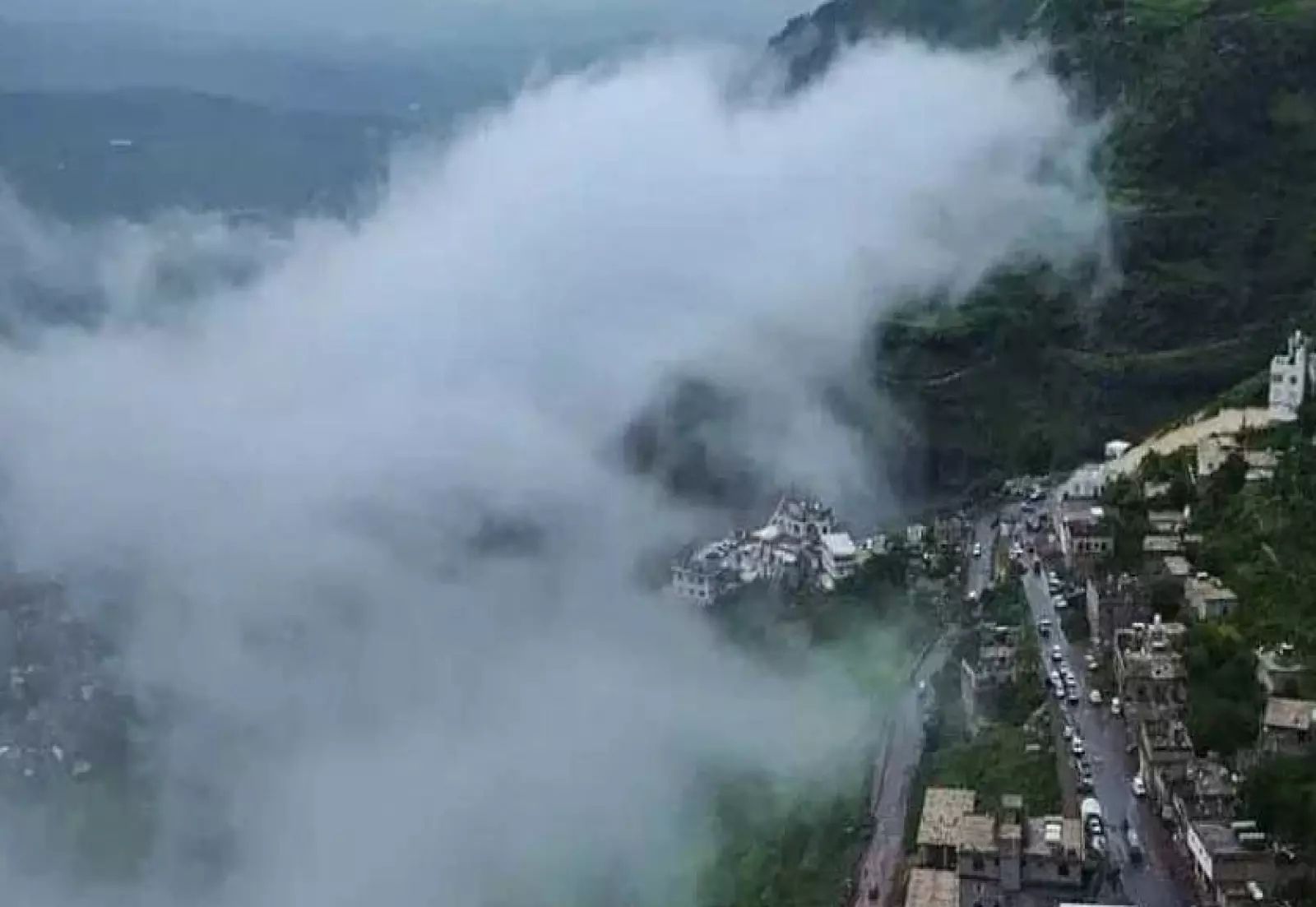 توقعات بهطول أمطار على هذه المناطق اليمنية خلال الساعات القادمة