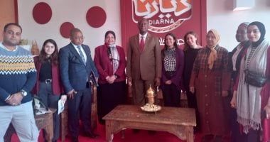 سفير جمهورية الكونغو الديمقراطية بالقاهرة يزور معرض ديارنا للحرف اليدوية