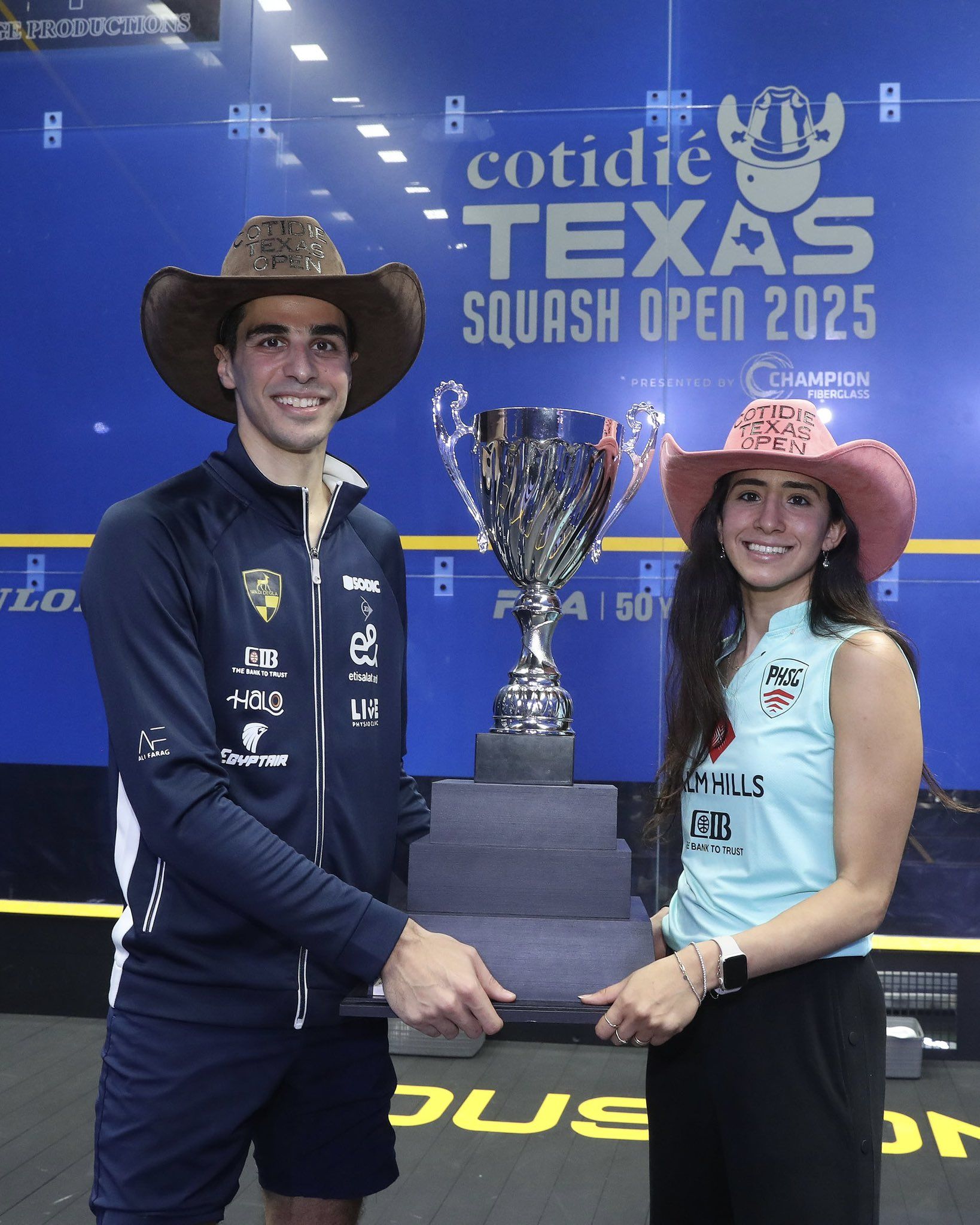 مراسم تتويج علي فرج ونوران جوهر ببطولة تكساس للاسكواش بأمريكا.. صور