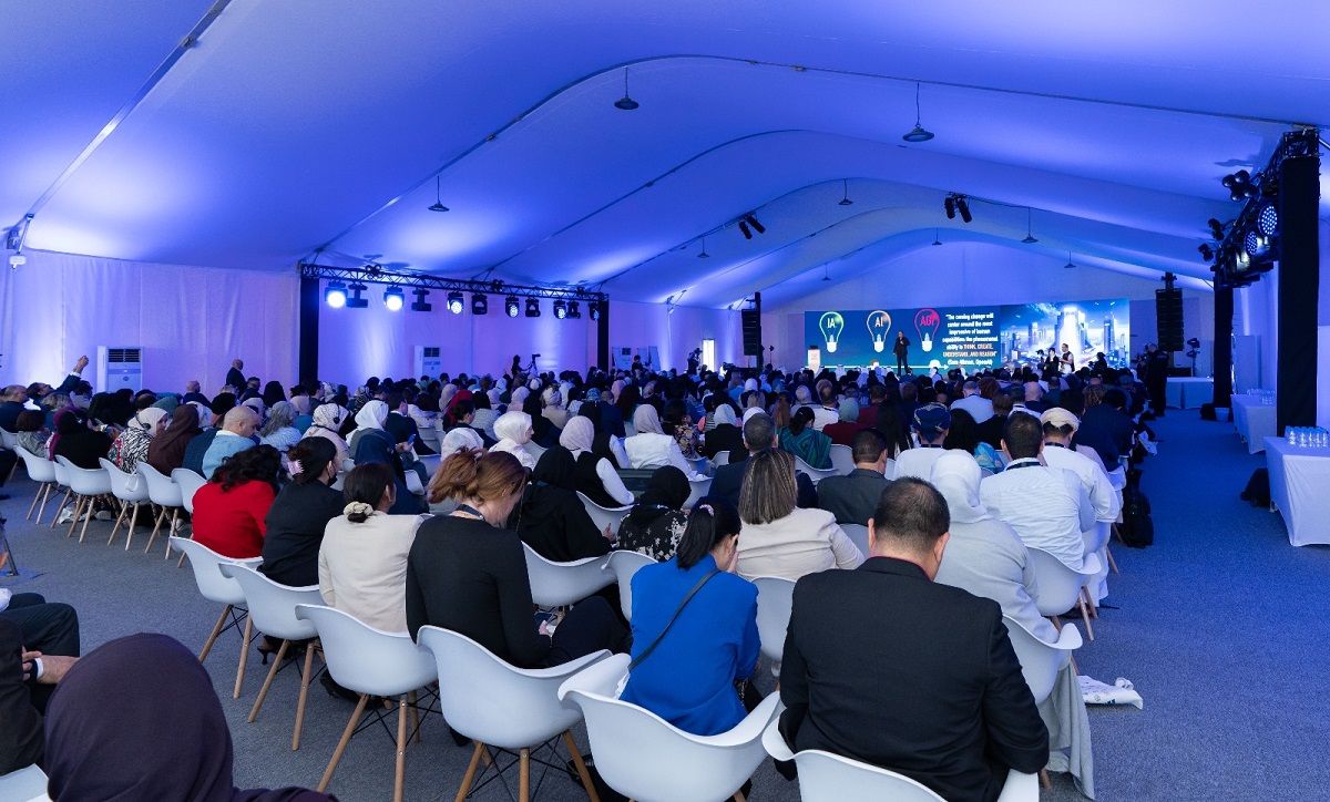 الامارات | قمة الشارقة لتطوير التعليم توصي بـ"دمج الذكاء الاصطناعي" وتعزيز التطوير المهني للمعلمين