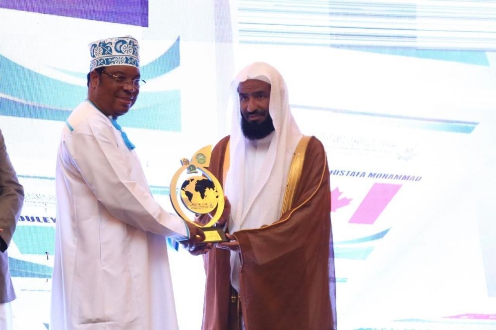 تنزانيا.. السديس شخصية العام لحامل القرآن الكريم في 2024