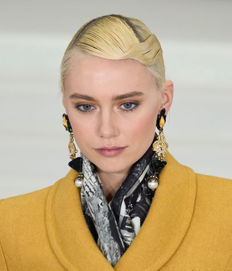 7 صيحات مكياج لافتة أطلقها أسبوع الموضة في لندن لخريف وشتاء 2025-2026