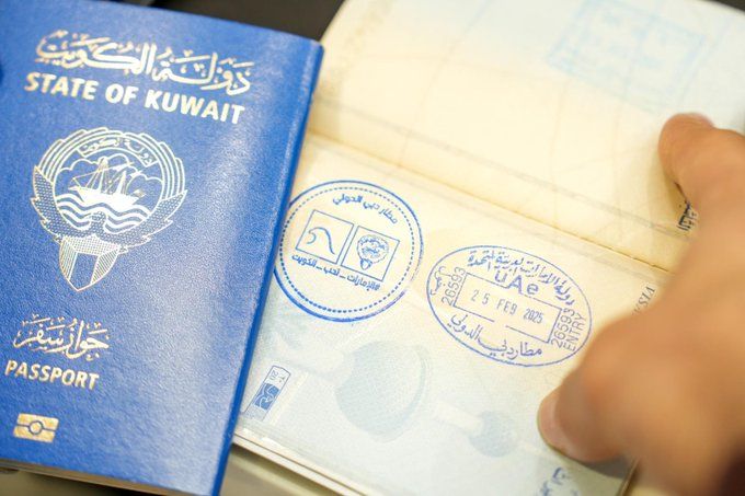 الامارات | "الهوية وشؤون الأجانب" تحتفي بالقادمين من الكويت بختم دخول خاص