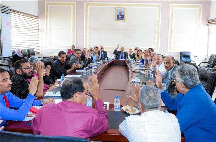 جامعة عدن تُلغي درجة علمية وتتخذ إجراءات تأديبية ضد مشرف ومناقش