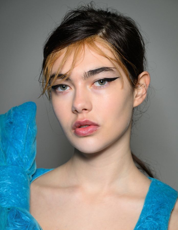 7 صيحات مكياج لافتة أطلقها أسبوع الموضة في لندن لخريف وشتاء 2025-2026