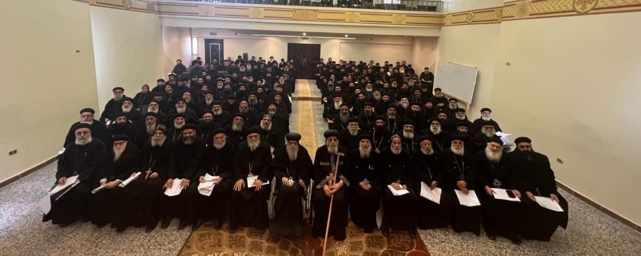 البابا تواضروس الثانى يلتقى الأنبا باخوميوس ومجمع "البحيرة ومطروح"